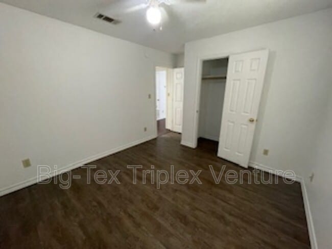Building Photo - 283 N Pecan St