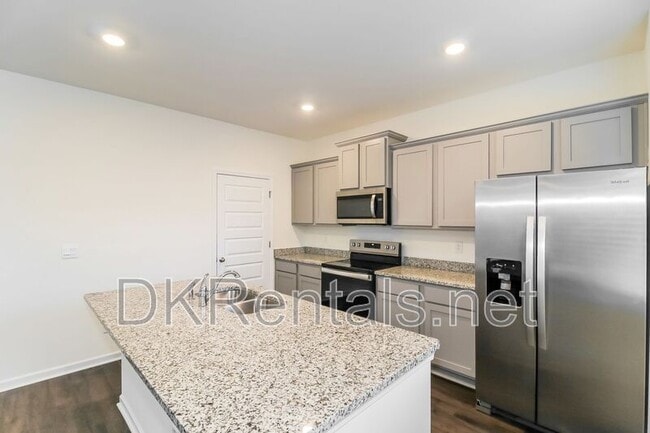 Building Photo - 520 Whitman Ln