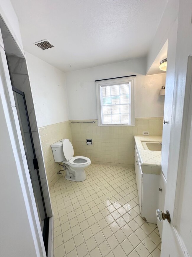 Building Photo - 3 Bed 2 Bath Located In The Heart Of Midland