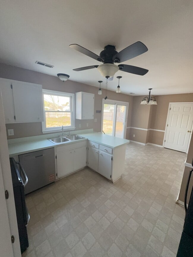 Building Photo - 105 Palamino Ct