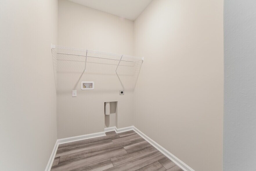Building Photo - 2096 Harris Hawk Ave