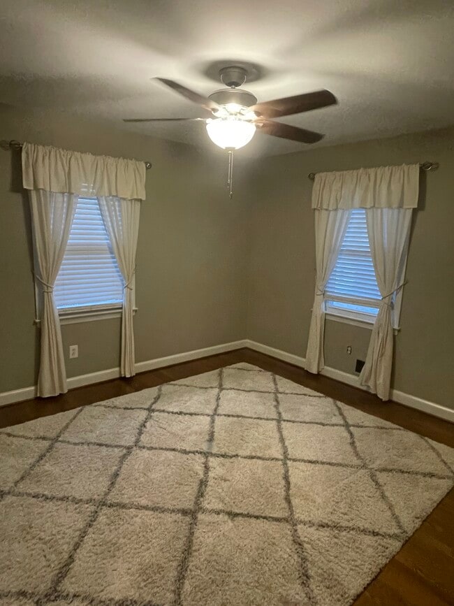 Building Photo - 1424 Longview Ave