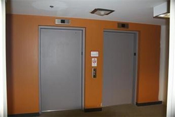 Building Photo - 130 John St