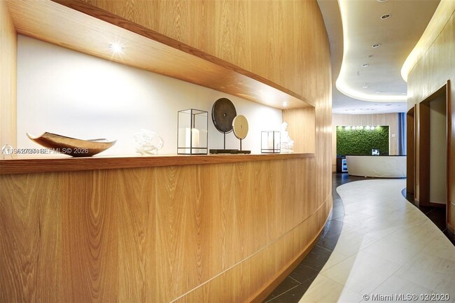 Building Photo - 851 NE 1st Ave