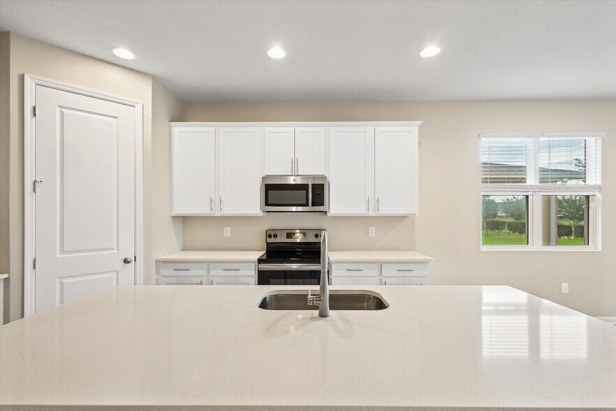 Building Photo - 737 Meadow Pointe Dr