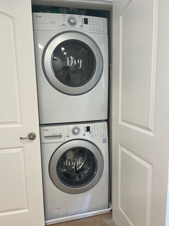 Building Photo - Beautiful Condo in Rehoboth