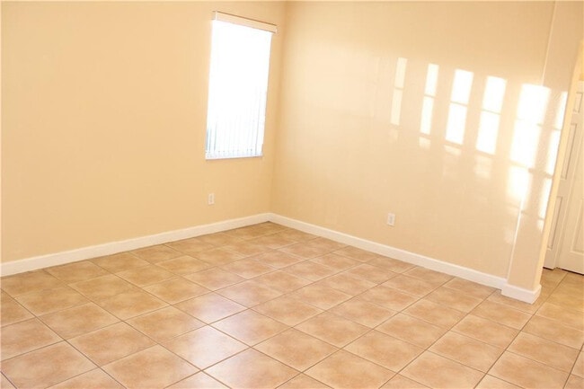 Building Photo - 10670 Old Hammock Wy