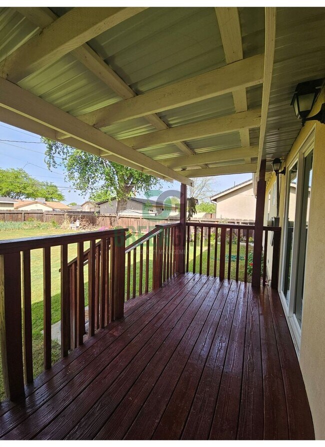 Building Photo - AVAILABLE NOW!! 3 Bedroom 2 Bath Home in Tracy!