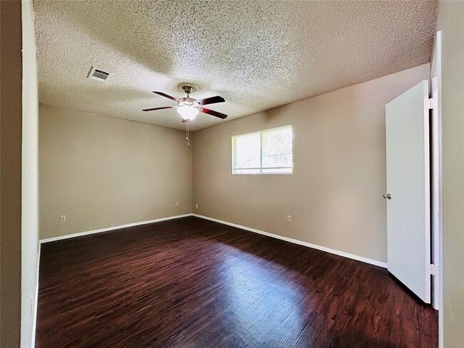 Building Photo - 1507 No Mor Cove