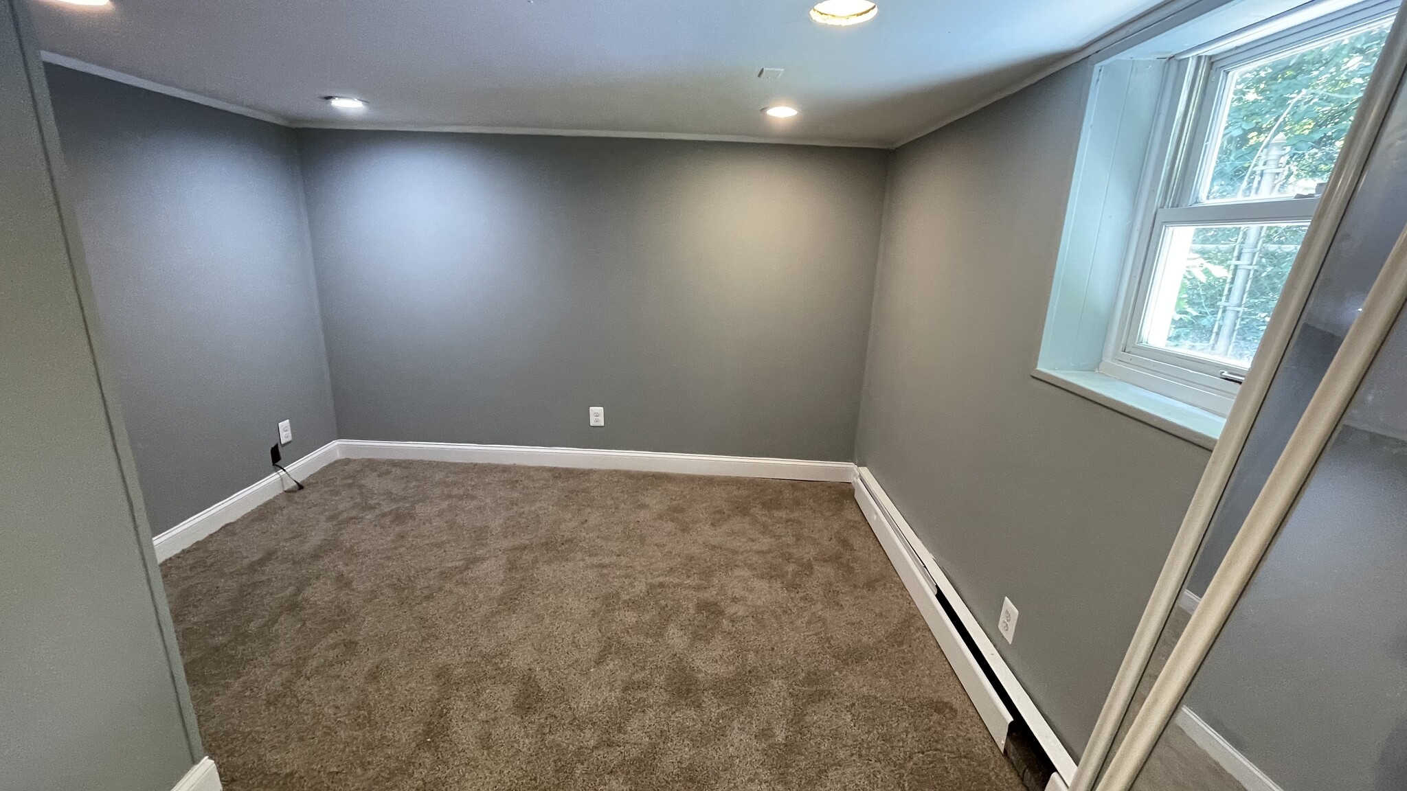 Bedroom new paint? Recessed lights, and carpet - 13 Scott Ave