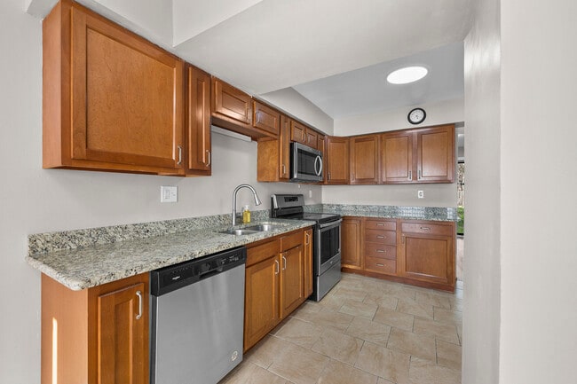 Building Photo - 5353 Wright Way S