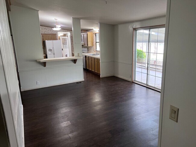 Building Photo - Country Setting 4-bedroom, 2-bathroom home!