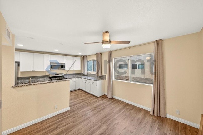 Building Photo - 10215 Variel Ave