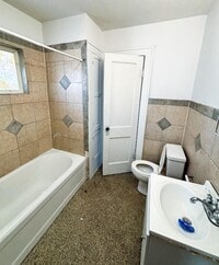 Building Photo - 703 SW Tyler St