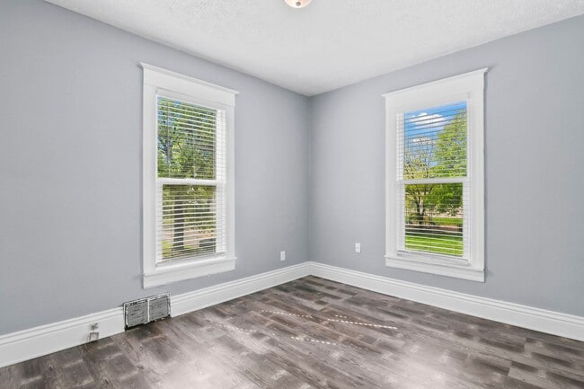 Building Photo - 720 W Edwards St