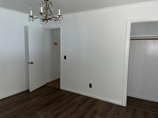 Building Photo - 3 bed 2 bath home