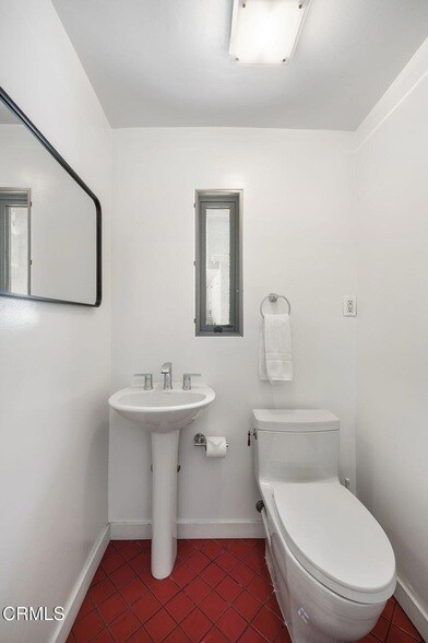 Building Photo - 3551 Dixie Canyon Pl