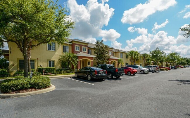 Building Photo - Lakeside Village Townhouse 2 Bedroom  2.5 Bath Available for Short-Term Rental