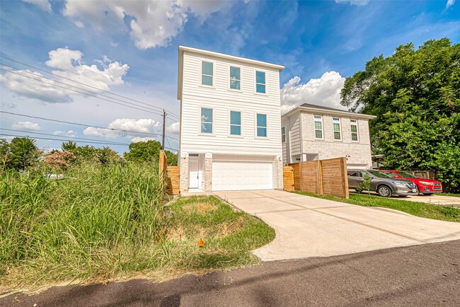 Building Photo - 6538 Cohn St