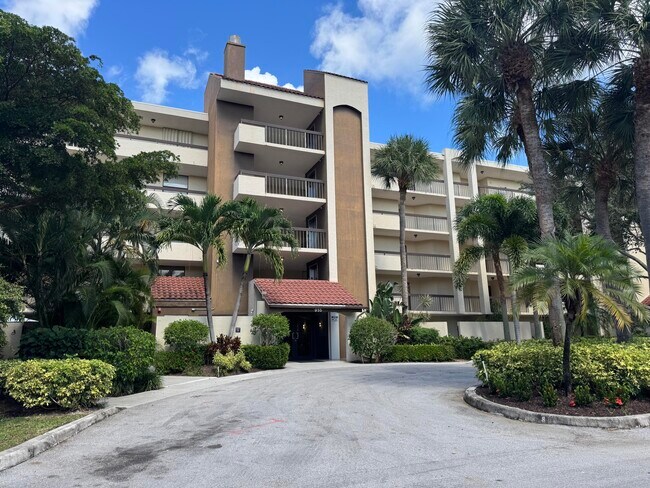 Primary Photo - 955 Egret Cir