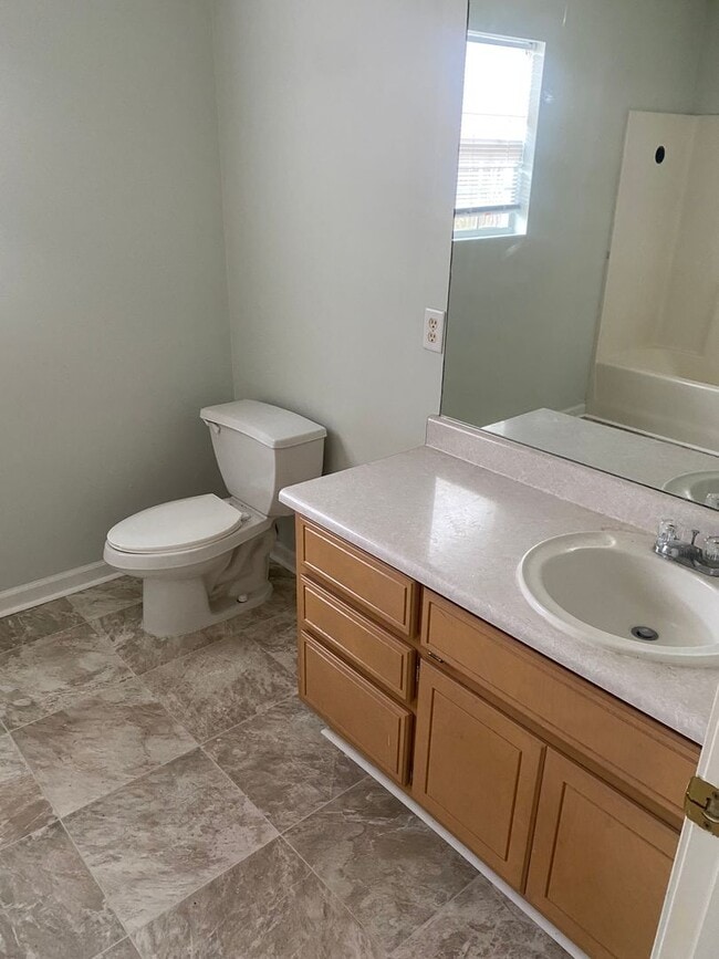 Building Photo - Quiet Neighborhood!