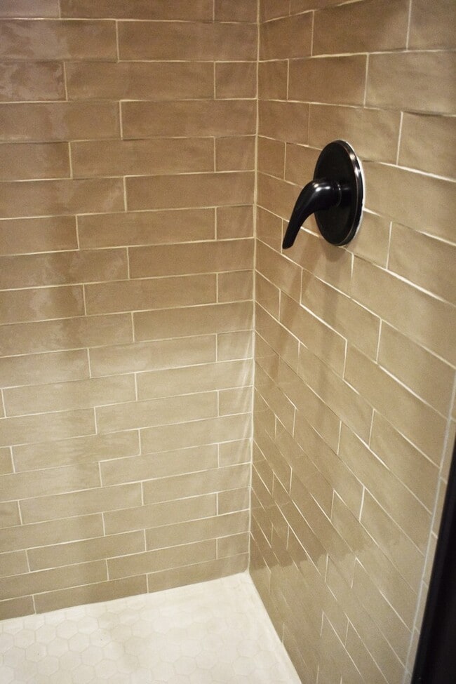 Building Photo - Luxurious  4 Bedroom, 3.5 Bathroom Home In Fayetteville!!  Minutes from the U of A!!