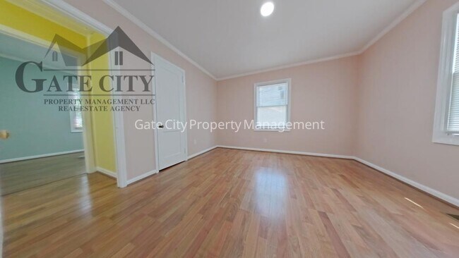 Building Photo - 616 Hedrick Ave
