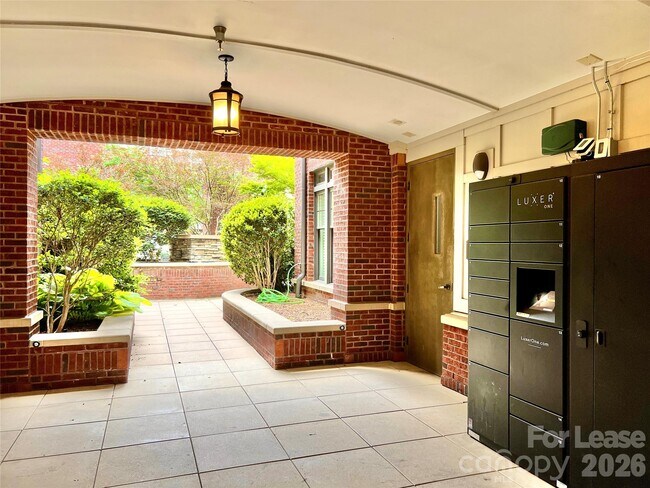 Building Photo - 2810 Selwyn Ave