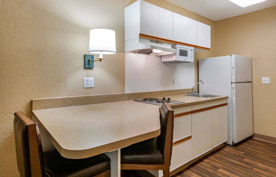 Building Photo - Furnished Studio-Orlando - Altamonte Springs