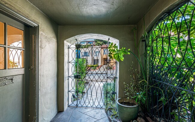 Building Photo - 919 Teresita Blvd