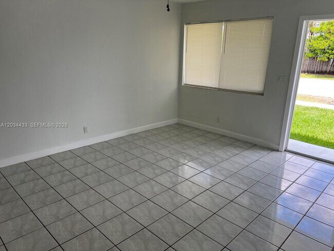 Building Photo - 910 N 56th Ave