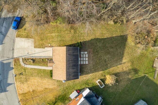 Building Photo - READY FOR JULY 1ST! Don't miss this UPDATED 3-bedroom!