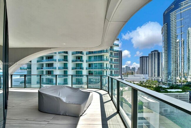 Building Photo - 1000 Biscayne Blvd