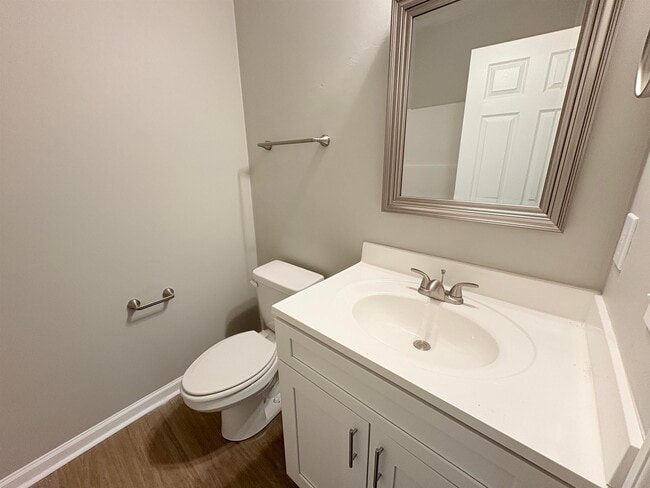 Building Photo - 1733 Beechwood Cir S