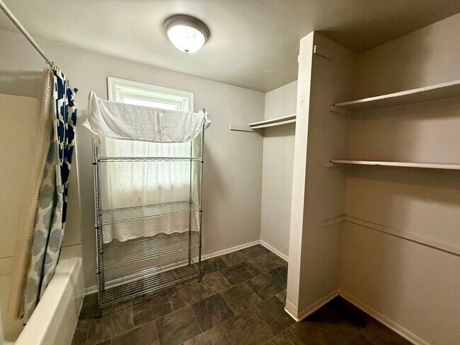 Building Photo - 242 S Queen St