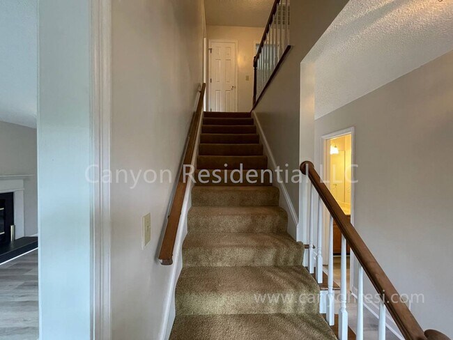 Building Photo - Beautiful 3b Room!Move in ready!