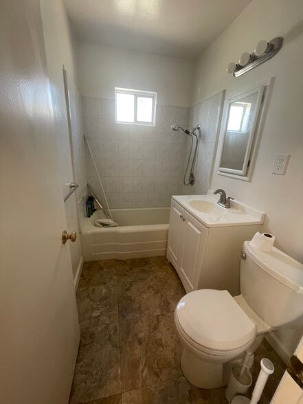 Building Photo - 1631 Del Amo Blvd