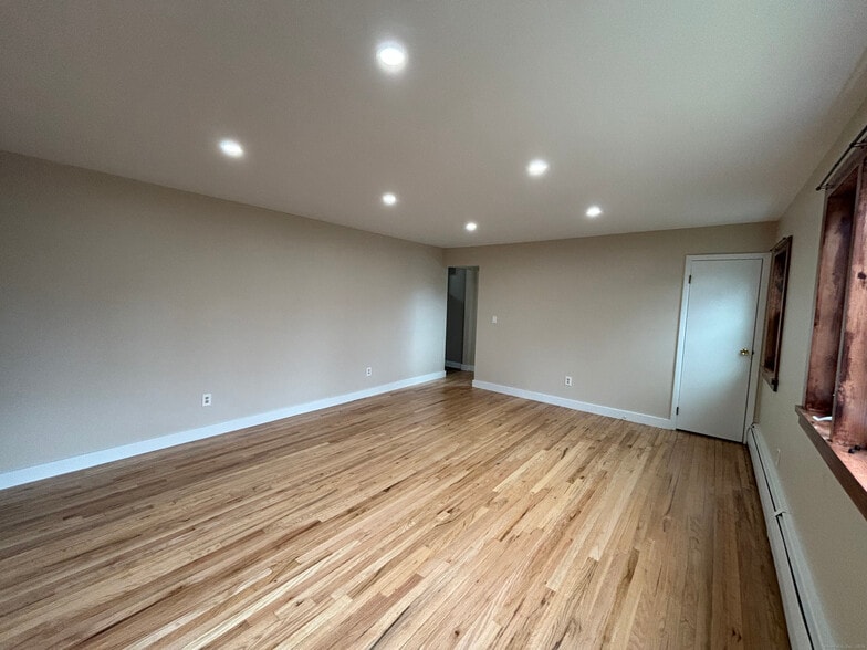 Building Photo - 123 Platt St