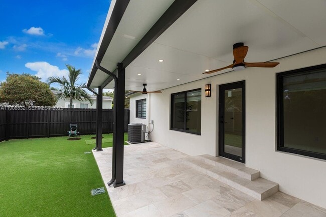 Building Photo - 5641 SW 67th Ave