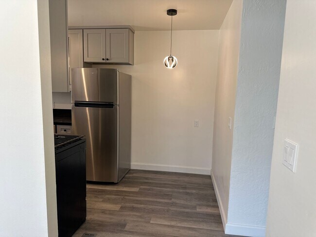 Building Photo - Completely remodeled 2 bedroom gem with 1 car garage Near the VA Hospital