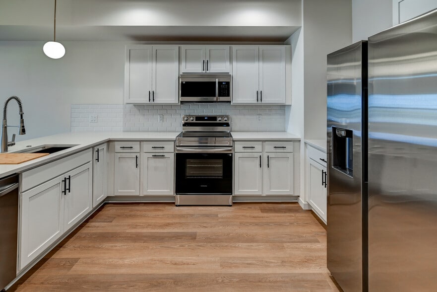 Building Photo - 4879 Lacy Rd