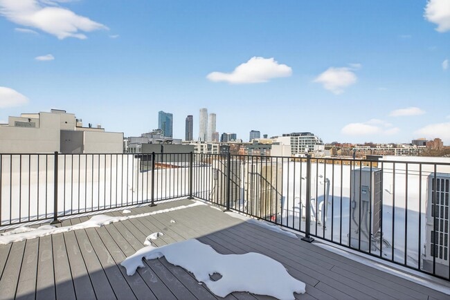 Building Photo - 160 Brunswick St