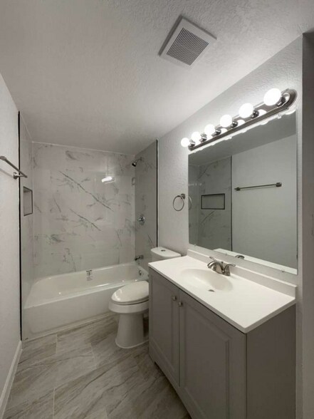 Building Photo - 215 Laurelwood Dr