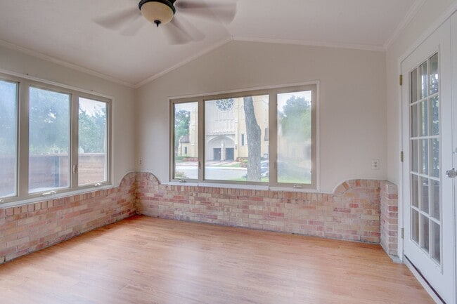 Building Photo - 6307 Kenwood Ave