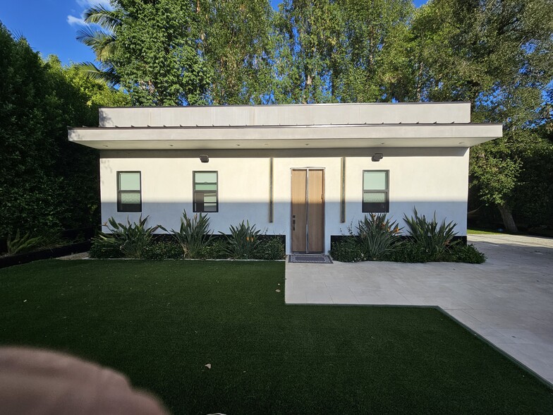 Building Photo - 4604 Woodley Ave