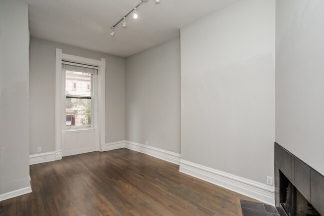 Building Photo - 46 E Chicago Ave