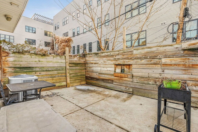 Building Photo - 918 N 26th St