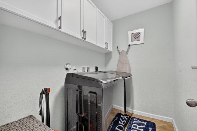 Building Photo - 8890 Cobblestone Point Cir