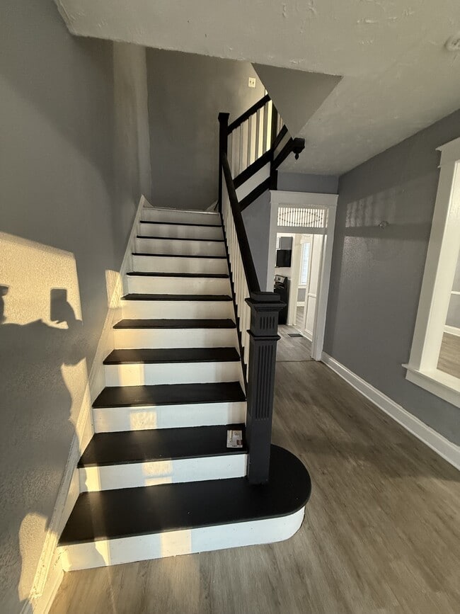 Building Photo - 501 Lyndhurst St