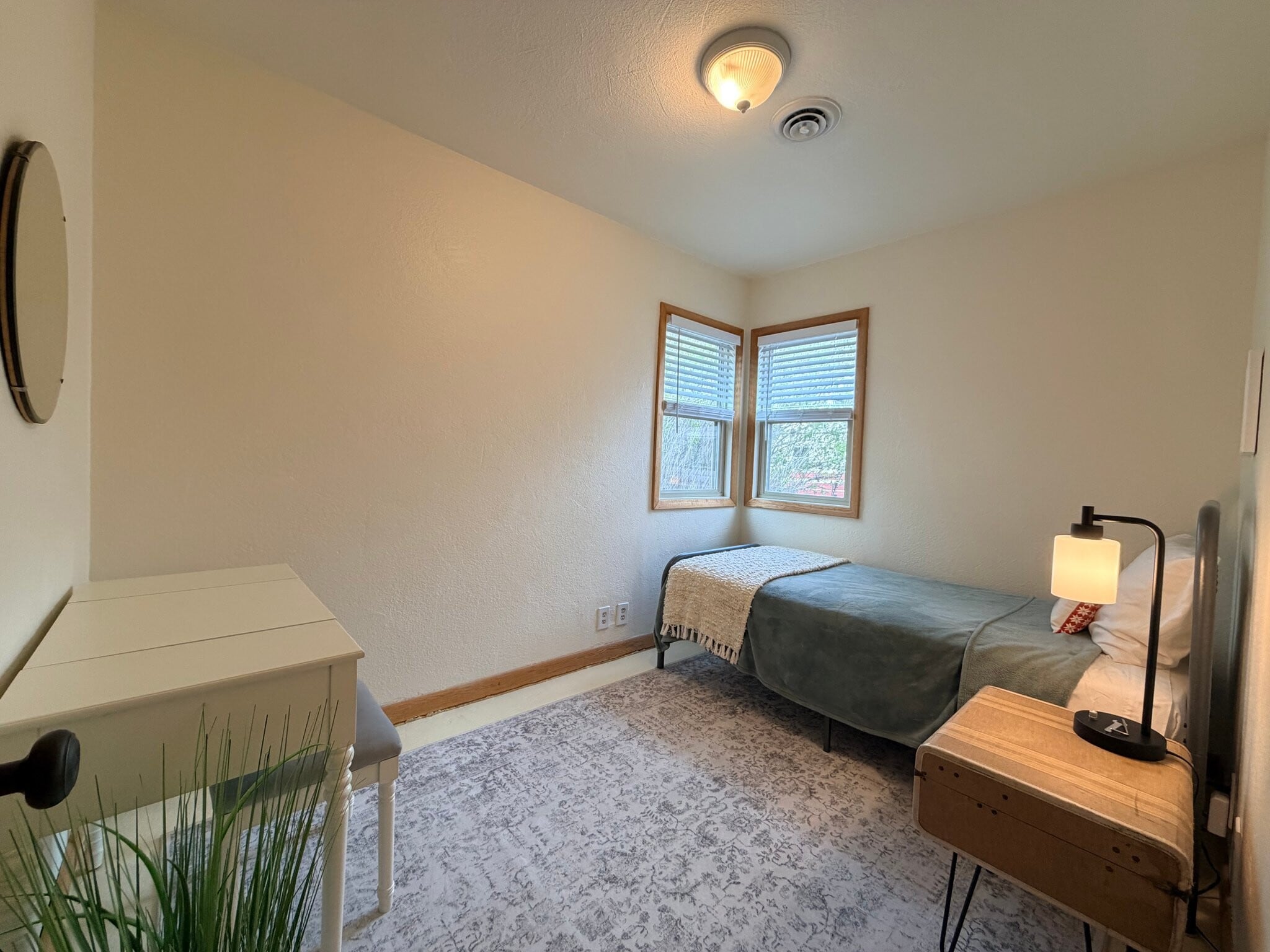 Building Photo - 405 S 12th St